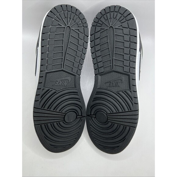 Jordan 1 Low GS Youth White/Black-White (553560- 132)  Size 5.5Y - Picture 10 of 12